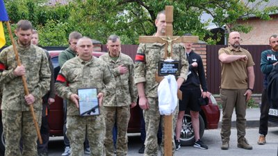 Прощання з загиблим на війні Віталієм Колесником у Луцьку Прощання з загиблим на війні Віталієм Колесником у Луцьку