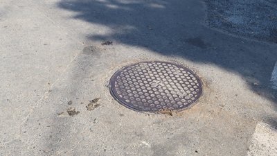 Каналізаційний люк в Охтирці на Сумщині
