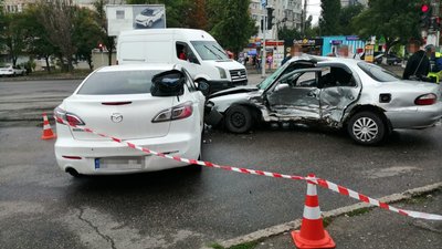 В Одесі поліцейського підозрюють у скоєнні смертельної ДТП. Слідчі вимагають відправити його до СІЗО В Одесі поліцейського підозрюють у скоєнні смертельної ДТП. Слідчі вимагають відправити його до СІЗО