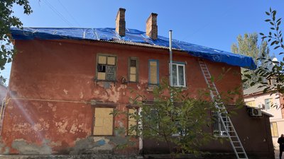 Пошкоджений обстрілами РФ будинок у Херсоні