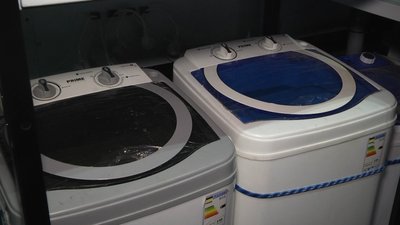Можна одразу попрати й висушити свої речі, авто обладнане пральними машинками і сушильною шафою. Можна одразу попрати й висушити свої речі, авто обладнане пральними машинками і сушильною шафою.