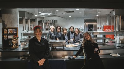 Шишкове варення зі Святогірська та капустяні пироги з Луганщини: як українки в Берліні готують смаколики за донати