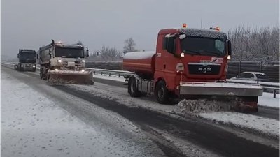 Чистять дороги, снігопад на Волині