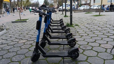 У Луцьку тестують сервіс прокату електросамокатів. Як змінилися правила