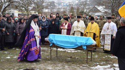 На Тернопільщині попрощалися із двома військовослужбовцями На Тернопільщині попрощалися із двома військовослужбовцями