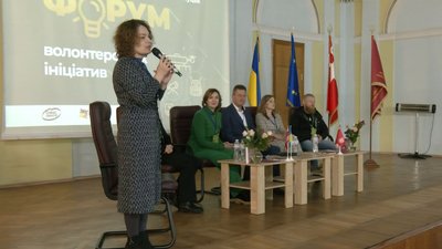 Заріна Дацик розпочинає відкриття Форуму волонтерів Заріна Дацик розпочинає відкриття Форуму волонтерів