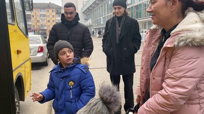 Допомогти переселенцям: евакуаційний потяг Херсон-Хмельницький першими зустрічають студенти ХНТУ