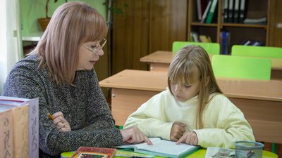 Єдина учениця четвертого класу, яка переїхала із Запорізької області на Буковину