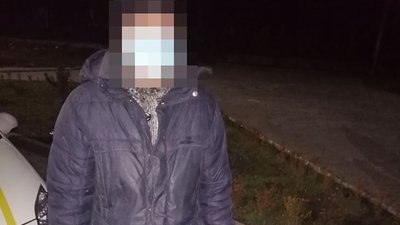 На Прикарпатті затримали чоловіка, який нищив людські могили На Прикарпатті затримали чоловіка, який нищив людські могили