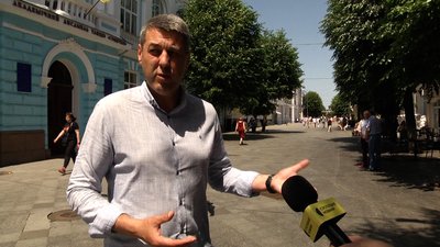 Розриті тротуари та смуга руху без асфальту у центрі Житомира – ремонт вулиці Київської поки не поновлюватимуть Розриті тротуари та смуга руху без асфальту у центрі Житомира – ремонт вулиці Київської поки не поновлюватимуть