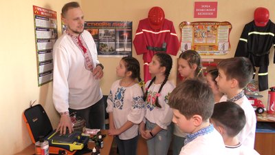 Вчать розрізняти заміновані іграшки: клас безпеки відкрили на базі черкаської школи