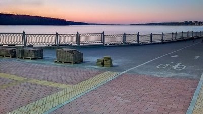 У Тернополі на Руській, перемощуючи тротуар, поставили тактильну плитку для людей з вадами зору У Тернополі на Руській, перемощуючи тротуар, поставили тактильну плитку для людей з вадами зору