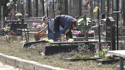 У деяких громадах Житомирщини заборонили відвідувати кладовища у поминальні дні У деяких громадах Житомирщини заборонили відвідувати кладовища у поминальні дні