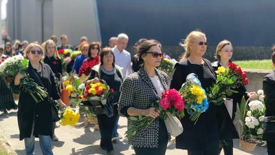 "Мілке породжує мілке, високе спонукає до високого": у Тернополі похоронили Олександра Смика "Мілке породжує мілке, високе спонукає до високого": у Тернополі похоронили Олександра Смика