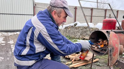 На Тернопільщині з газових балонів роблять пічки для бійців На Тернопільщині з газових балонів роблять пічки для бійців