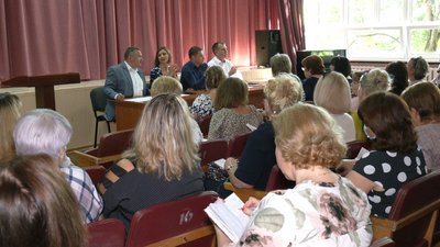 Вакцинація освітян Рівненщини: хто у лідерах і хто зволікає Вакцинація освітян Рівненщини: хто у лідерах і хто зволікає