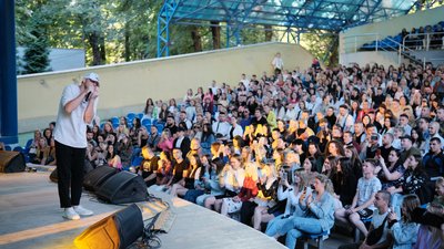 Благодійні концерти на підтримку ЗСУ: чернівчани Qatoshi&CHICO зібрали понад 300 тисяч гривень Благодійні концерти на підтримку ЗСУ: чернівчани Qatoshi&CHICO зібрали понад 300 тисяч гривень