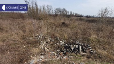 Це не наше: покинуті отрутохімікати у Сумах залишаються просто неба два десятиліття Це не наше: покинуті отрутохімікати у Сумах залишаються просто неба два десятиліття