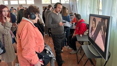 "Чути дітей": в Ужгороді підлітки розповідали про своє життя під час війни "Чути дітей": в Ужгороді підлітки розповідали про своє життя під час війни