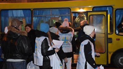Евакуація із прифронтових районів: на Житомирщину прибув черговий потяг із переселенцями Евакуація із прифронтових районів: на Житомирщину прибув черговий потяг із переселенцями