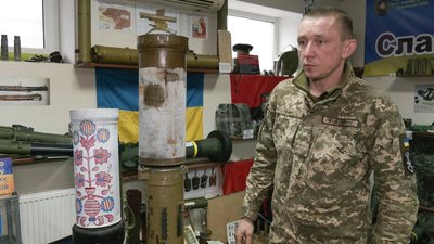 "Малюємо перемогу": черкаські волонтери започаткували проєкт на допомогу ЗСУ "Малюємо перемогу": черкаські волонтери започаткували проєкт на допомогу ЗСУ