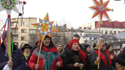 Музики з колядою пройшлися середмістям Івано-Франківська Музики з колядою пройшлися середмістям Івано-Франківська