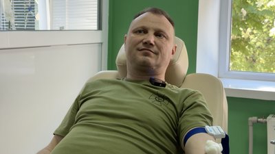"Війна не закінчується і постійна є потреба": волинські прикордонники здали кров для цивільних та військових "Війна не закінчується і постійна є потреба": волинські прикордонники здали кров для цивільних та військових