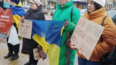 "Ми зараз — їхній голос": у Хмельницькому відбулася акція "Поверніть Героїв додому" "Ми зараз — їхній голос": у Хмельницькому відбулася акція "Поверніть Героїв додому"