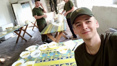 Їх поєднало військо та кухня. Історія кохання нацгвардійців з Хмельниччини Їх поєднало військо та кухня. Історія кохання нацгвардійців з Хмельниччини