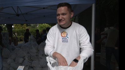 Пакунок для переселенців: у Черкасах роздали півтори тисячі продуктових наборів Пакунок для переселенців: у Черкасах роздали півтори тисячі продуктових наборів
