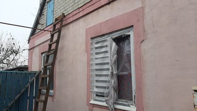 у Запоріжжі ліквідовують наслідки російського обстрілу у Запоріжжі ліквідовують наслідки російського обстрілу