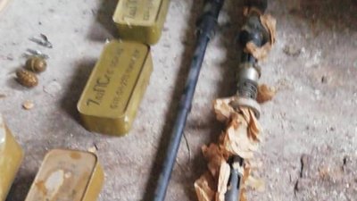 У закинутій будівлі Маріуполя знайшли великий схрон зброї та боєприпасів У закинутій будівлі Маріуполя знайшли великий схрон зброї та боєприпасів