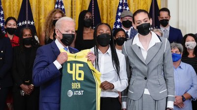 Уперше за п'ять років Білий дім відвідала баскетбольна команда. Чому цього не ставалося раніше
