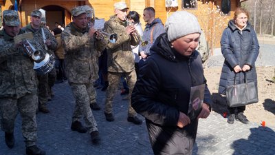 На Львівщині поховали загиблого на Донбасі 24-річного бійця-луганчанина На Львівщині поховали загиблого на Донбасі 24-річного бійця-луганчанина