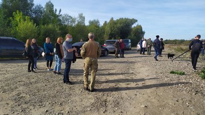 До Всесвітнього дня прибирання. Франківці наводять лад у місті До Всесвітнього дня прибирання. Франківці наводять лад у місті