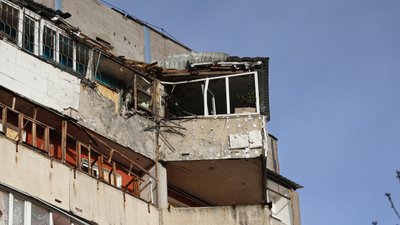 Обстрл Херсона, поранені у квартирі