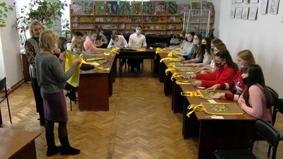 Екологічна майстерня: луцькі студенти розмалювали полотняні торбинки