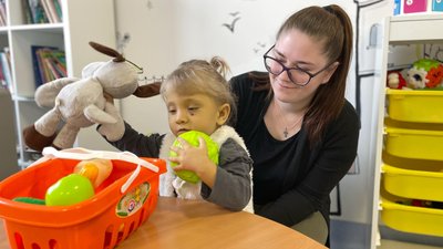 Мілана з мамою Іриною у дитячій лікарні Святого Миколая.