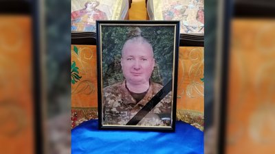 Загинули у боях: на Чернігівщині попрощалися з двома військовими ЗСУ Загинули у боях: на Чернігівщині попрощалися з двома військовими ЗСУ