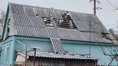 Пошкоджене житло внаслідок російського обстрілу на Запоріжжі Пошкоджене житло внаслідок російського обстрілу на Запоріжжі