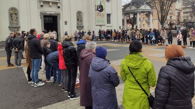 "Не сумніваємося у Воскресінні, віримо в перемогу": в тернопільських храмах освячують великодні кошики "Не сумніваємося у Воскресінні, віримо в перемогу": в тернопільських храмах освячують великодні кошики