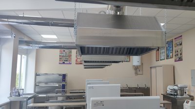 У Бахмуті відкрили кулінарну лабораторію для кухарів-кондитерів та барменів У Бахмуті відкрили кулінарну лабораторію для кухарів-кондитерів та барменів