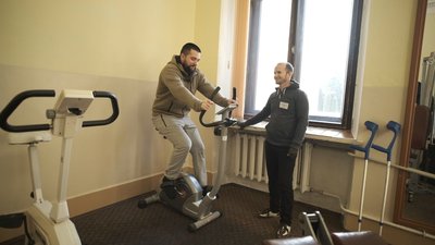 "Підготований боєць — більше шансів врятувати його": історія оборонця, який проходить реабілітацію на Вінниччині "Підготований боєць — більше шансів врятувати його": історія оборонця, який проходить реабілітацію на Вінниччині