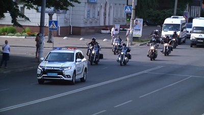Від Карпат до Маріуполя: через Житомир на інвалідному візку-хендбайку проїхав ветеран Сергій Салій