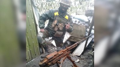 "Ніхто не народився у формі": історія прилуччанина Максима Кравченка, який підписав 4 контракти на 12 років служби в ЗСУ "Ніхто не народився у формі": історія прилуччанина Максима Кравченка, який підписав 4 контракти на 12 років служби в ЗСУ