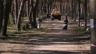 У Кропивницькому обробляють парки й сквери від кліщів У Кропивницькому обробляють парки й сквери від кліщів