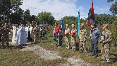 На Чернігівщині попрощалися з двома захисниками України На Чернігівщині попрощалися з двома захисниками України