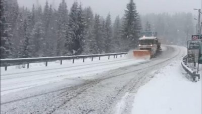 Негода на Прикарпатті. На дорогах області працює снігоочисна техніка Негода на Прикарпатті. На дорогах області працює снігоочисна техніка