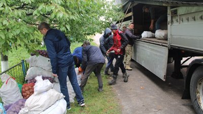 Більше 35 тонн гуманітарної допомоги жителям Ізюма передала Вільшанська громада Житомирщини Більше 35 тонн гуманітарної допомоги жителям Ізюма передала Вільшанська громада Житомирщини