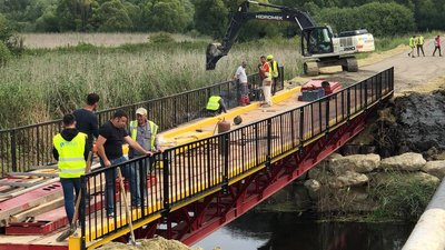 На дорозі Львів-Луцьк поблизу села Гайок завершують будувати тимчасовий міст